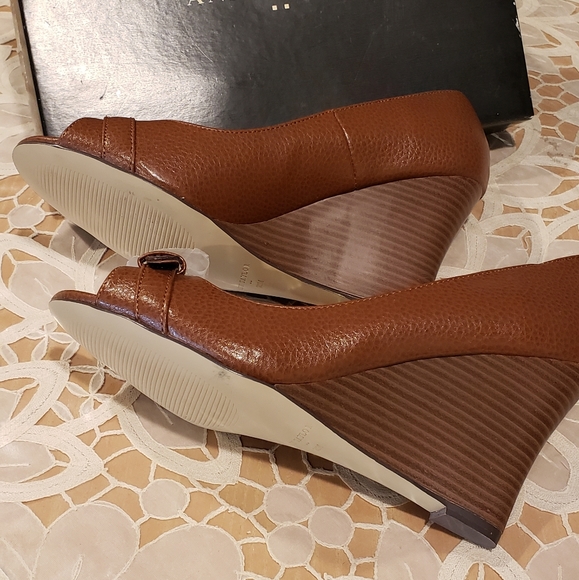Ann Taylor Riva_peep wooden wedge shoe - Picture 3 of 5